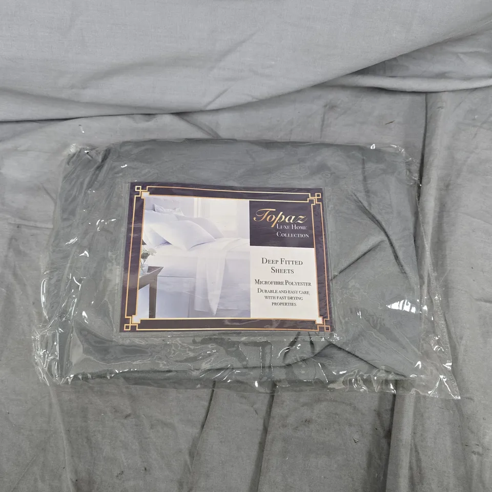 APPROXIMATELY 40 TOPAZ DEEP FITTED BED SHEETS - SINGLE 