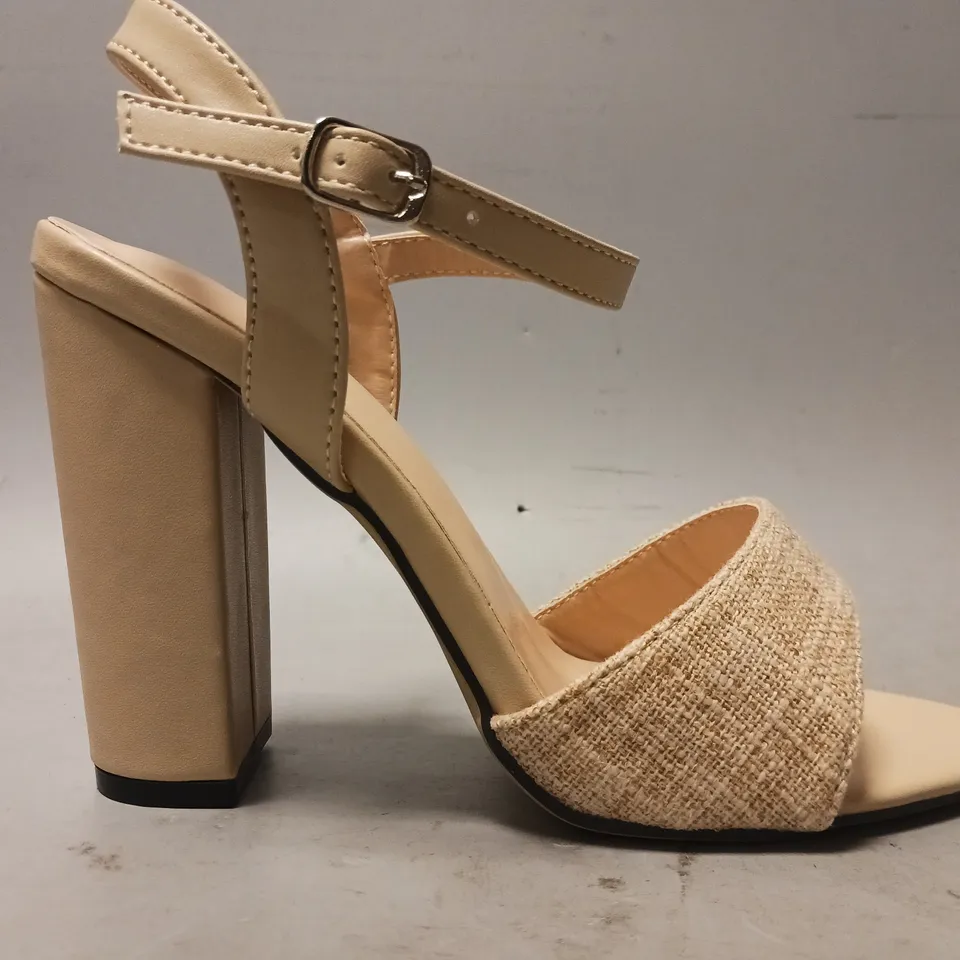 BOXED PAIR OF DESIGNER OPEN TOE BLOCK HEEL SANDALS IN SAND EU SIZE 38