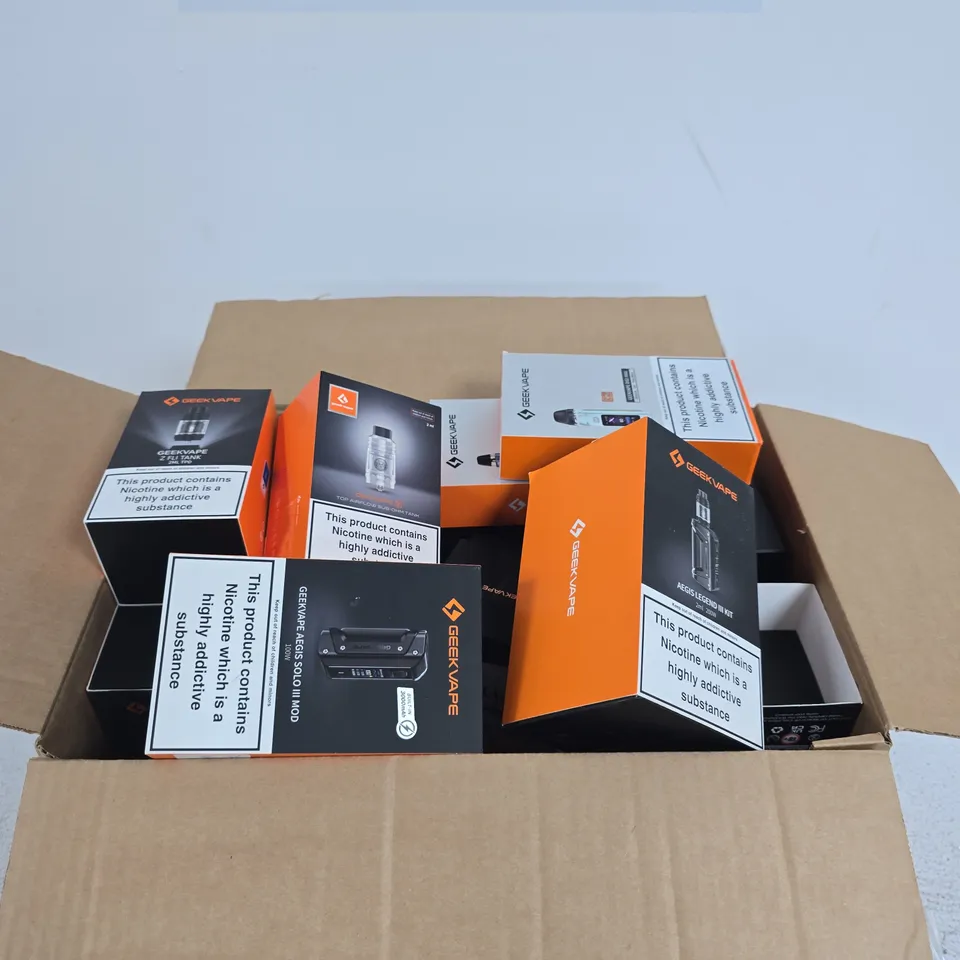 APPROXIMATELY 20 ASSORTED GEEKVAPE E-CIG PRODUCTS AND ACCESSORIES IN VARIOUS COLOURS AND FLAVOURS