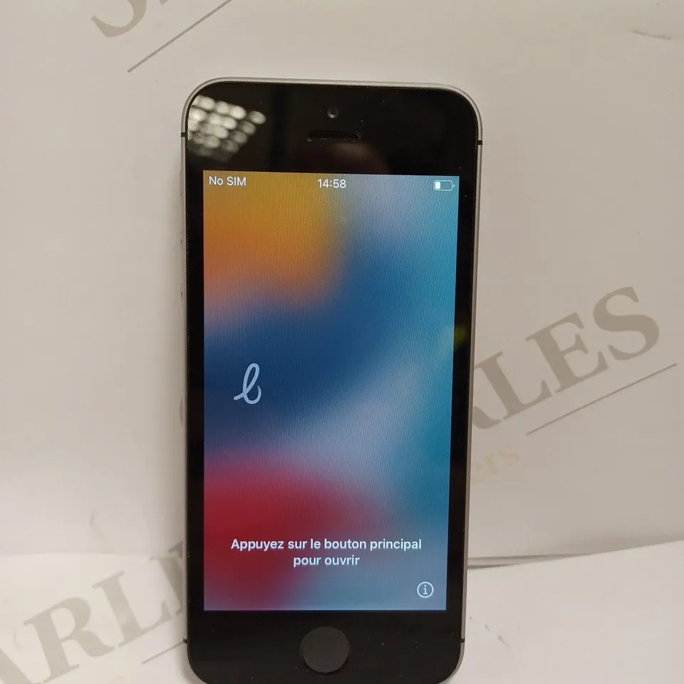 APPLE IPHONE SE (1ST GENERATION) - SILVER 