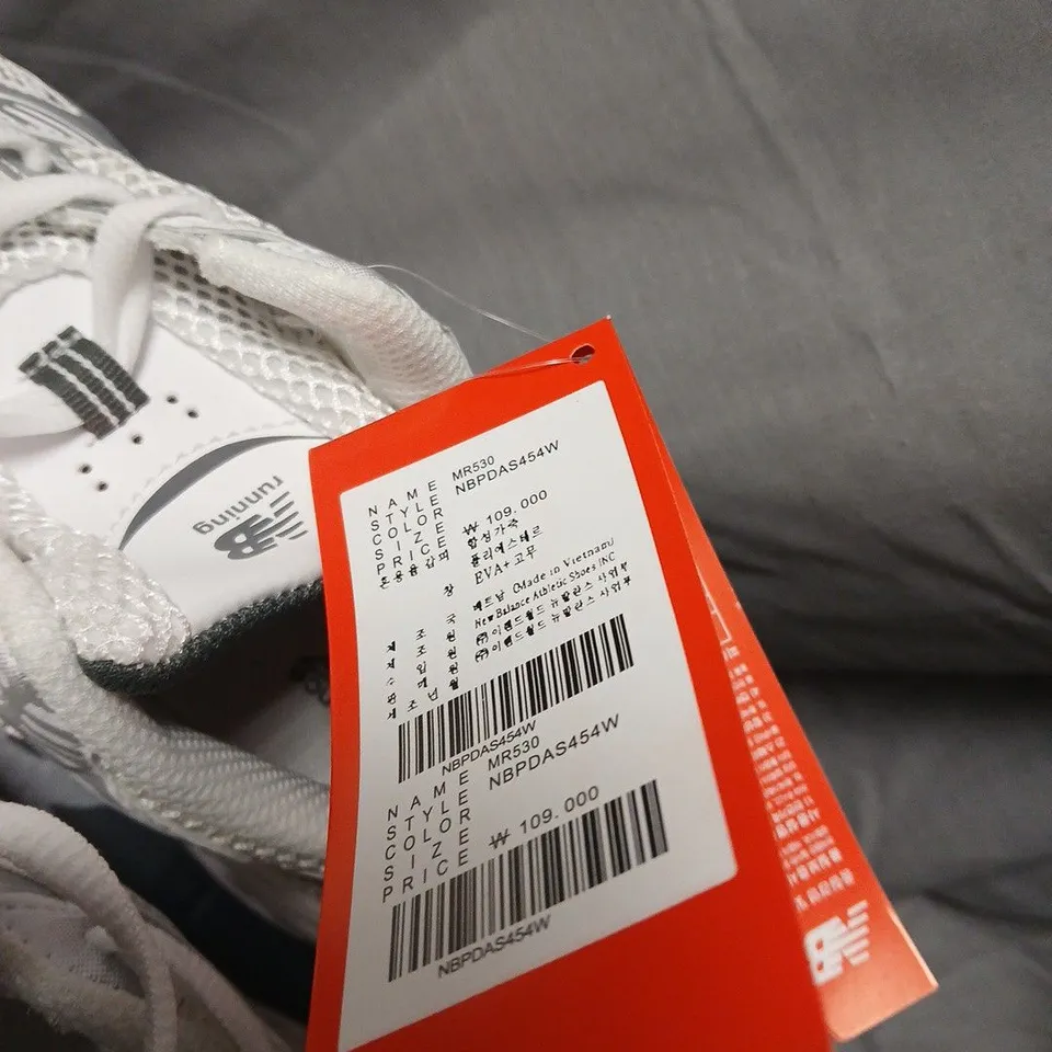NEW BALANCE RUNNING SHOES MR530AD – WHITE UK SIZE 6 