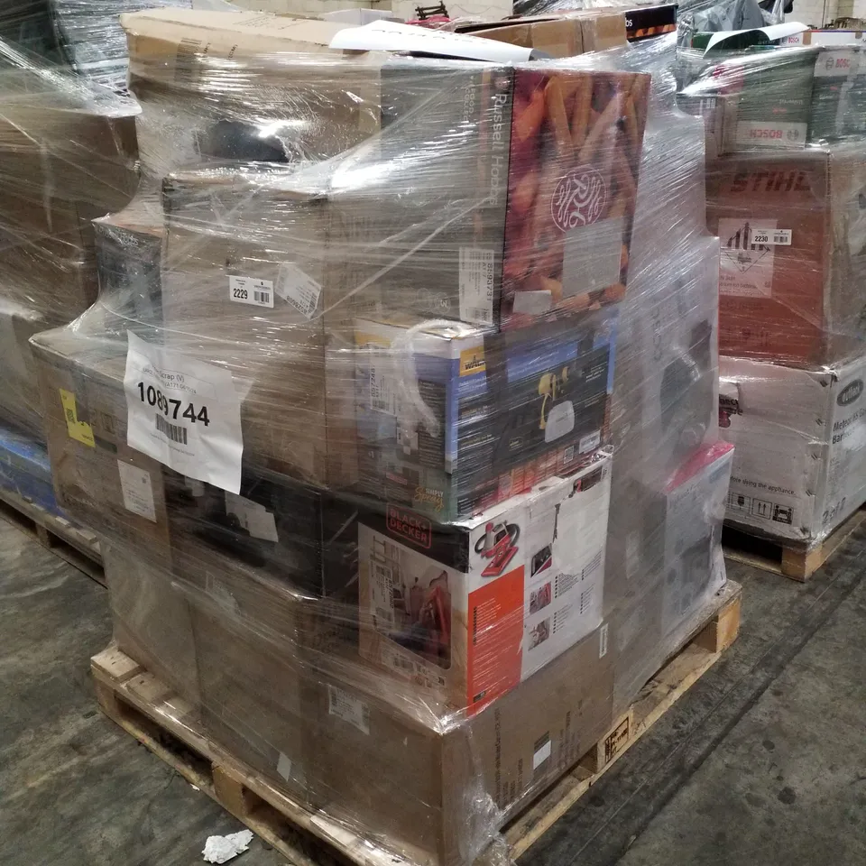 PALLET OF APPROXIMATELY 30 UNPROCESSED RAW RETURN HOUSEHOLD AND ELECTRICAL GOODS TO INCLUDE;