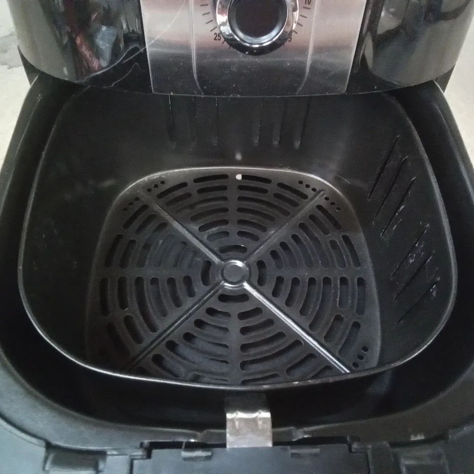 BOXED MORPHY RICHARDS AIR FRYER