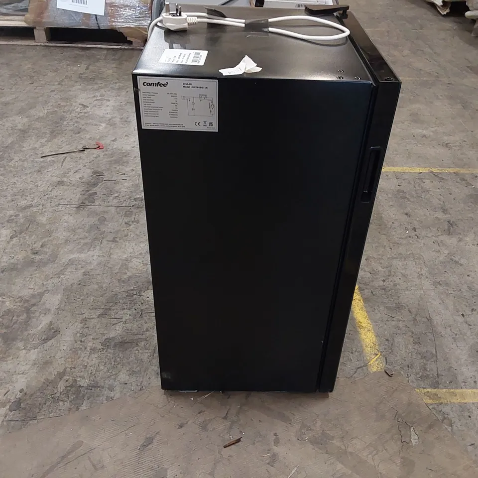 COMFEE' RCZ96BG1(E) UNDER COUNTER BEER & DRINKS FRIDGE - 93L CAPACITY, HOLDS UP TO 115 CANS, PREMIUM TEMPERATURE PERFORMANCE (2℃ TO 15℃), FULL LENGTH LOW-E GLASS & LED LIGHTS, LOW NOISE