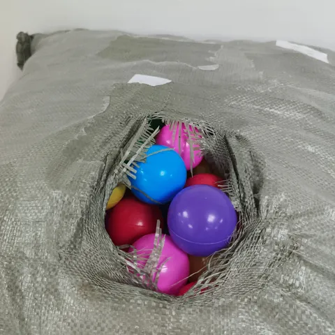 LARGE QUANTITY OF MULTICOLOURED BALL PIT BALLS