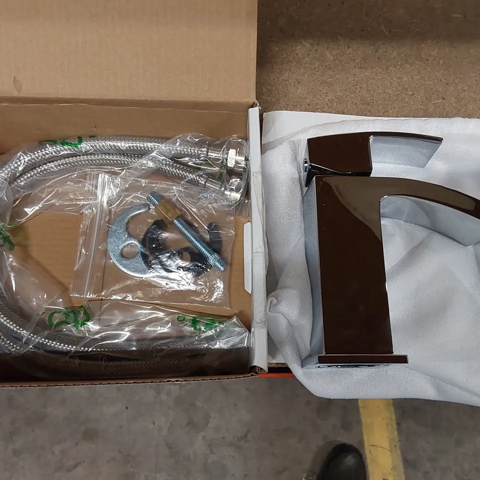 BOXED HUNEYCUTT WATERFALL TAP (1 BOX)