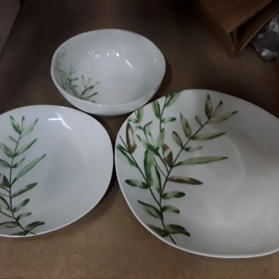 12 PIECE DINNERWARE SET