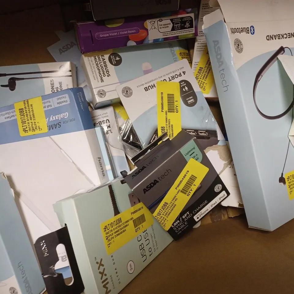 APPROXIMATELY 20 ASSORTED TECH PRODUCTS TO INCLUDE WIRELESS HEADPHONES, JUICE BOOM BLUETOOTH SPEAKER, DAB+ RADIO