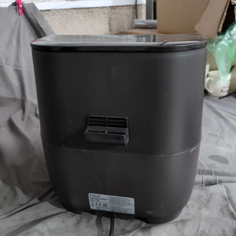 INSTANT VORTEX PLUS AIR FRYER AFB6132BK – 4.7L, BLACK-DAMAGED HANDLE