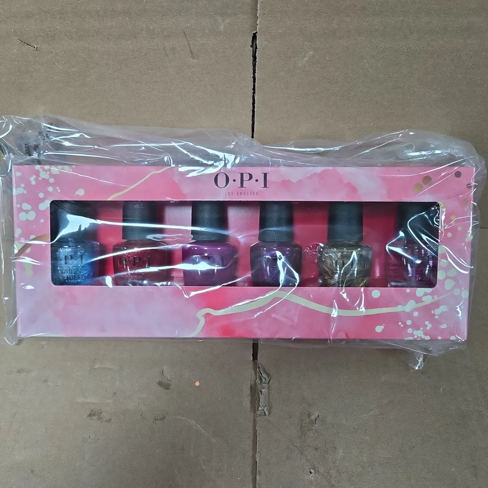 BOXED OPI LOS ANGELES NAIL LACQUER BERRY GLAM SET 6X15 ML 