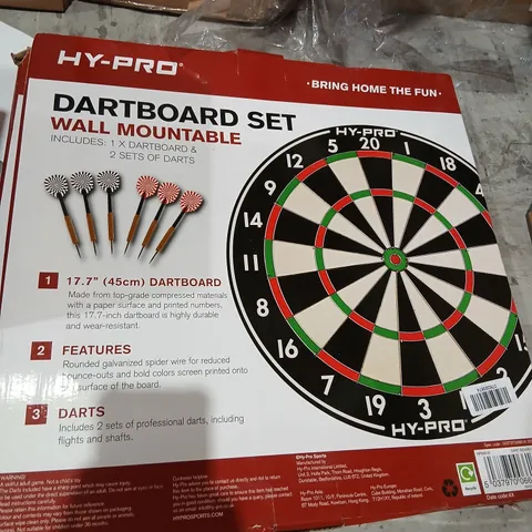 HY-PRO DARTBOARD SET WALL MOUNTABLE – INCLUDES 1 DARTBOARD & 2 SETS OF DARTS (BOXED)