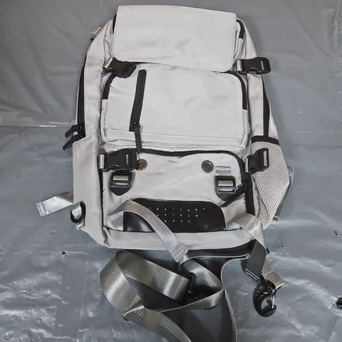 GREY SPORT BACKPACK WITH MULTIPLE COMPARTMENTS AND ADJUSTABLE STRAPS