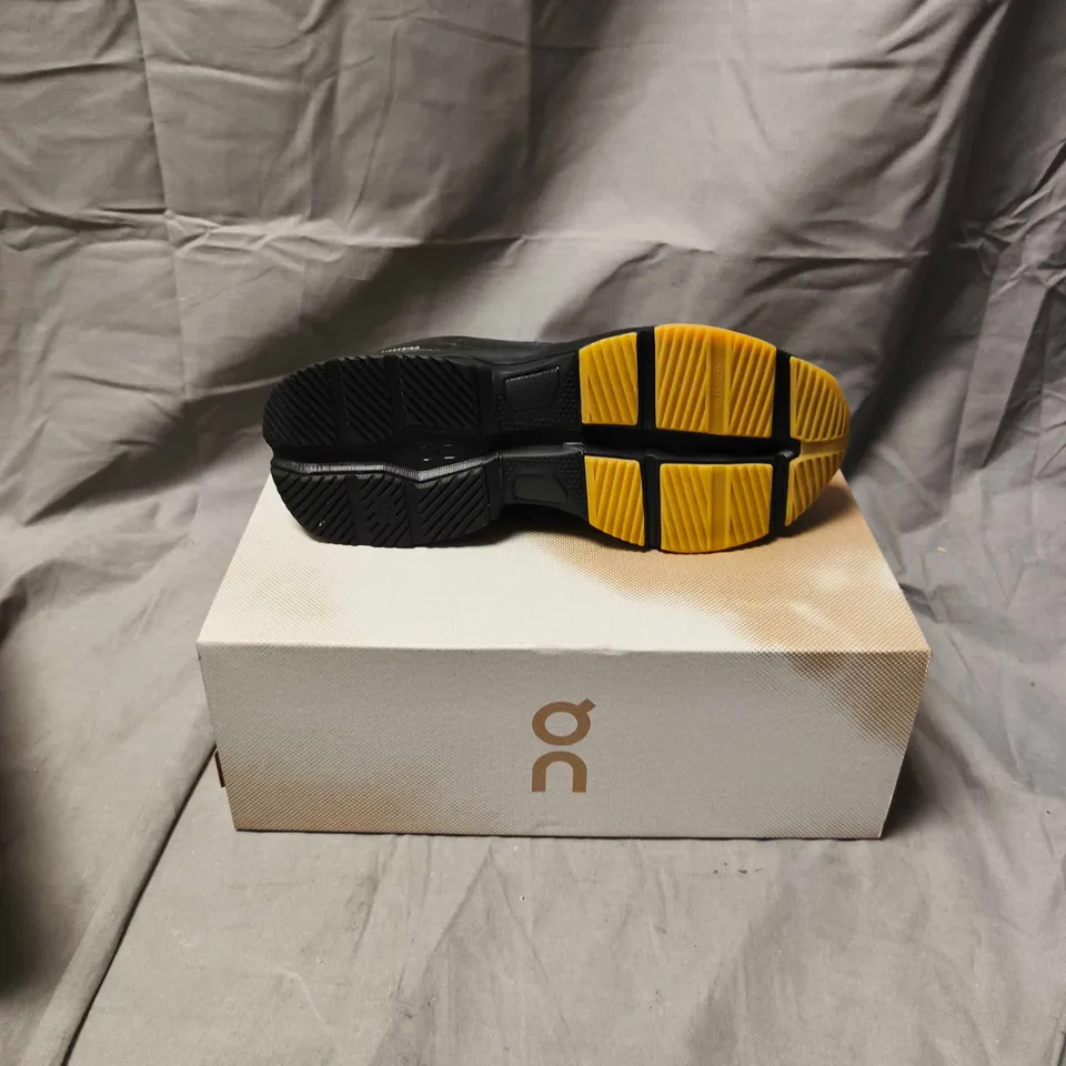 BOXED PAIR OF ON RUNNING SNEAKERS – BLACK WITH YELLOW SOLE SIZE 7.5