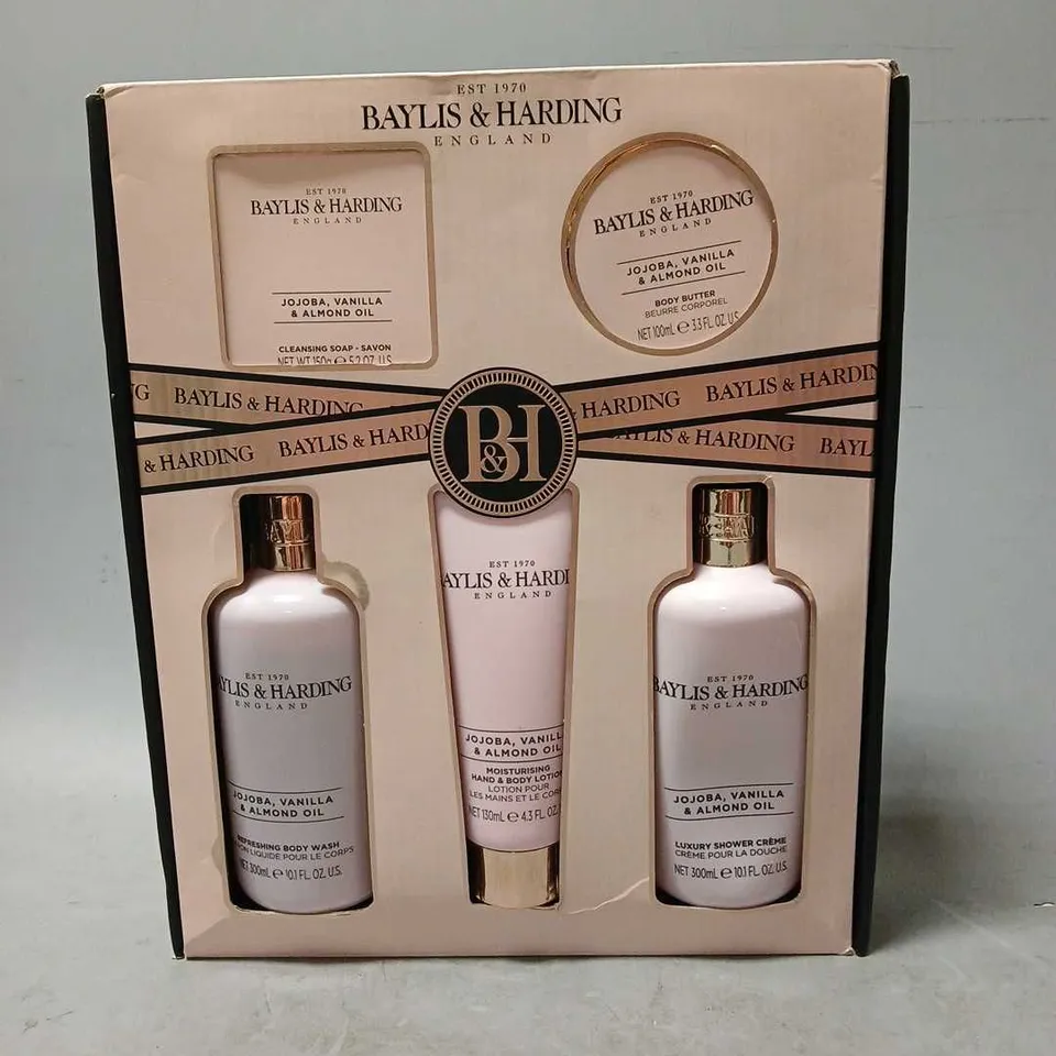 BOXED BAYLIS & HARDING JOJOBA, VANILLA & ALMOND OIL COLLECTION