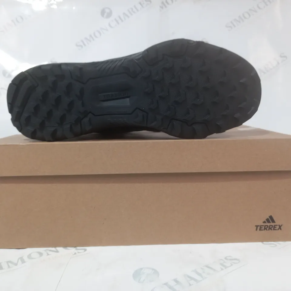 BOXED PAIR OF ADIDAS TERREX EASTRAIL SHOES IN BLACK UK SIZE 7