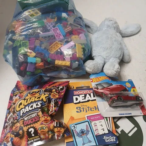 APPROXIMATELY 10 ASSORTED TOYS AND GAMES TO INCLUDE QUACK PACK, LEGO, MONOPOLY DEAL ETC 