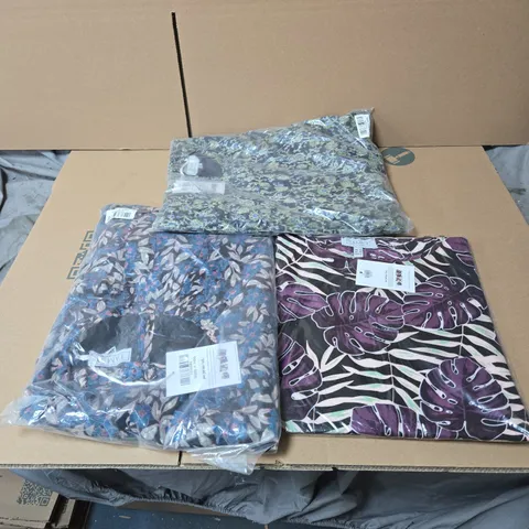 BOX OF APPROXIMATELY 25 X ASSORTED CLOTHING ITEMS