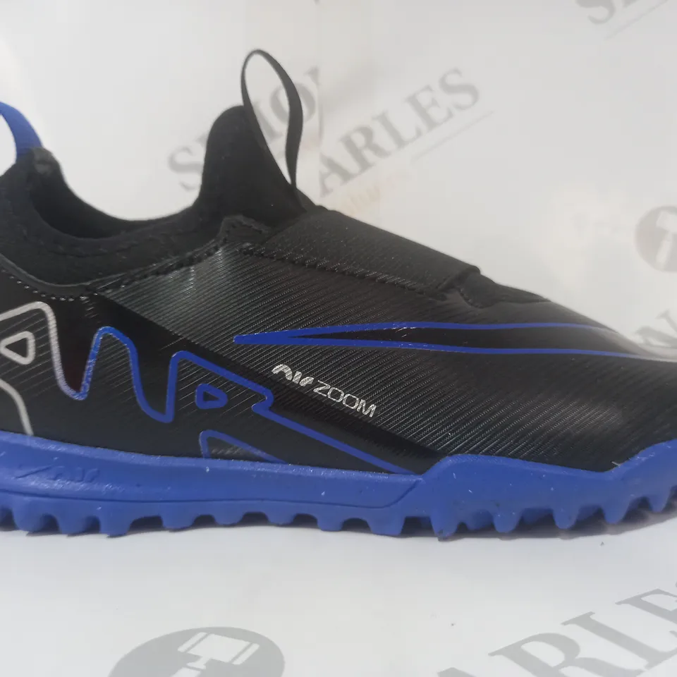 BOXED PAIR OF NIKE MERCURIAL AIR ZOOM KIDS SHOES IN BLACK/BLUE UK SIZE 13.5