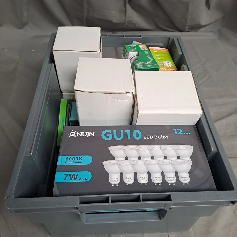 TOTE OF APPROX. 15 ASSORTED LIGHTBULBS