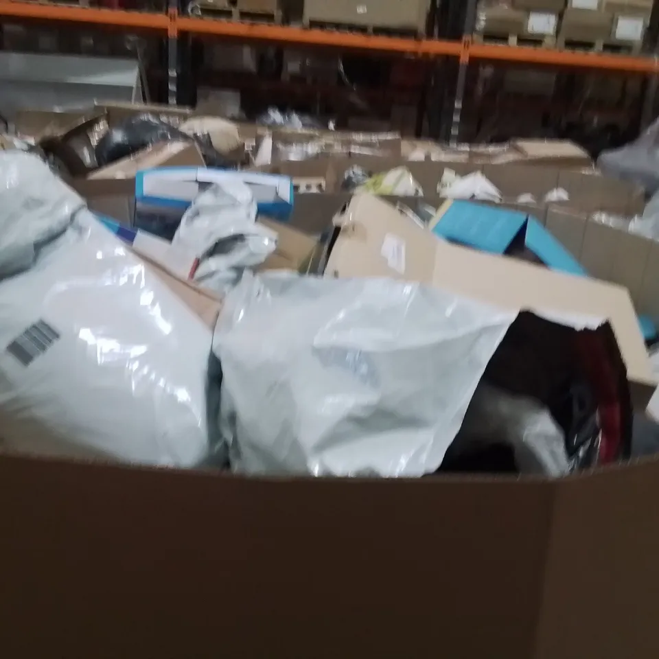 PALLET CONTAINING A LARGE QUANTITY OF HOSES