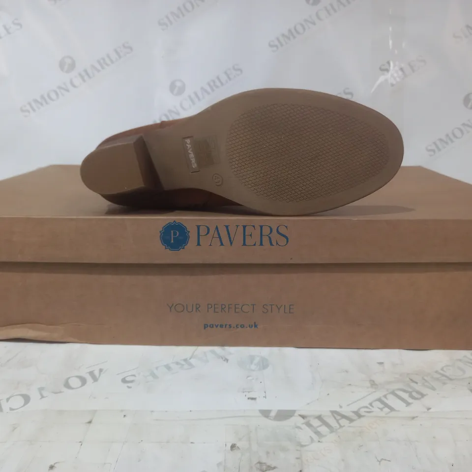 BOXED PAIR OF PAVERS BLOCK HEEL BOOTS IN TAN SIZE 8