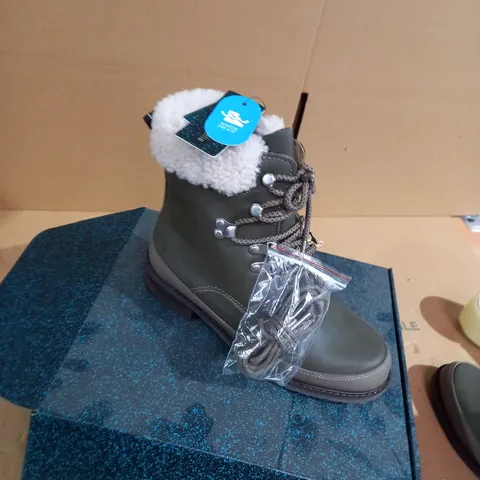 Emu Okab Waterproof Boot size 5 