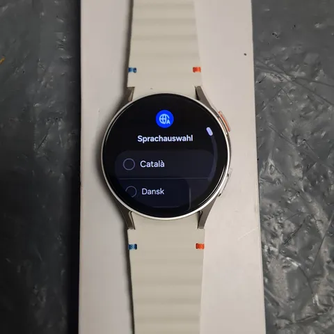 BOXED SAMSUNG GALAXY WATCH 7 IN CREAM - SM-L300