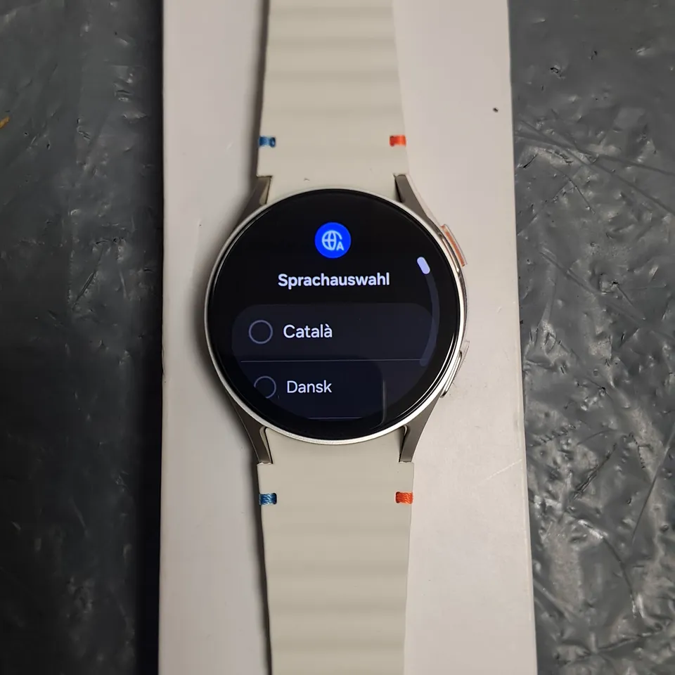 BOXED SAMSUNG GALAXY WATCH 7 IN CREAM - SM-L300