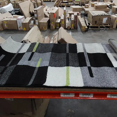 NUMUNE GEOMETRIC GREEN/BLACK RUG // SIZE: 80 X 150cm