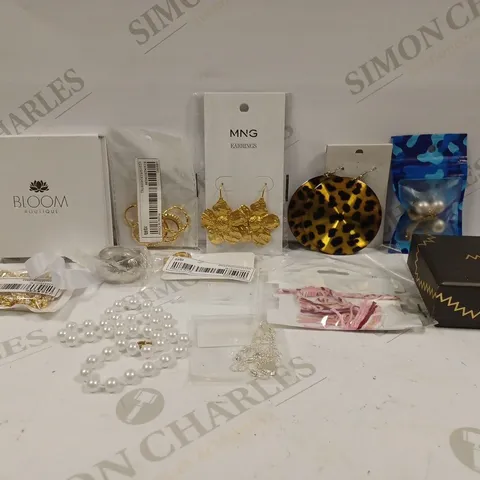 BOX TO CONTAIN APPROX. 12 X ASSORTED ITEMS OF JEWELLERY. INCLUDES EARRINGS, NECKLACES ETC. BRANDS VARY