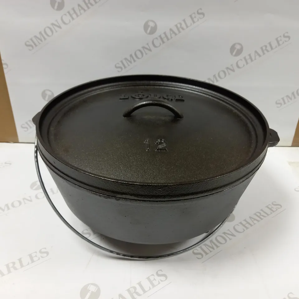 LODGE 5.68 LITRE 6 QUART PRE-SEASONED CAST IRON OUTDOOR/CAMP DUTCH OVEN