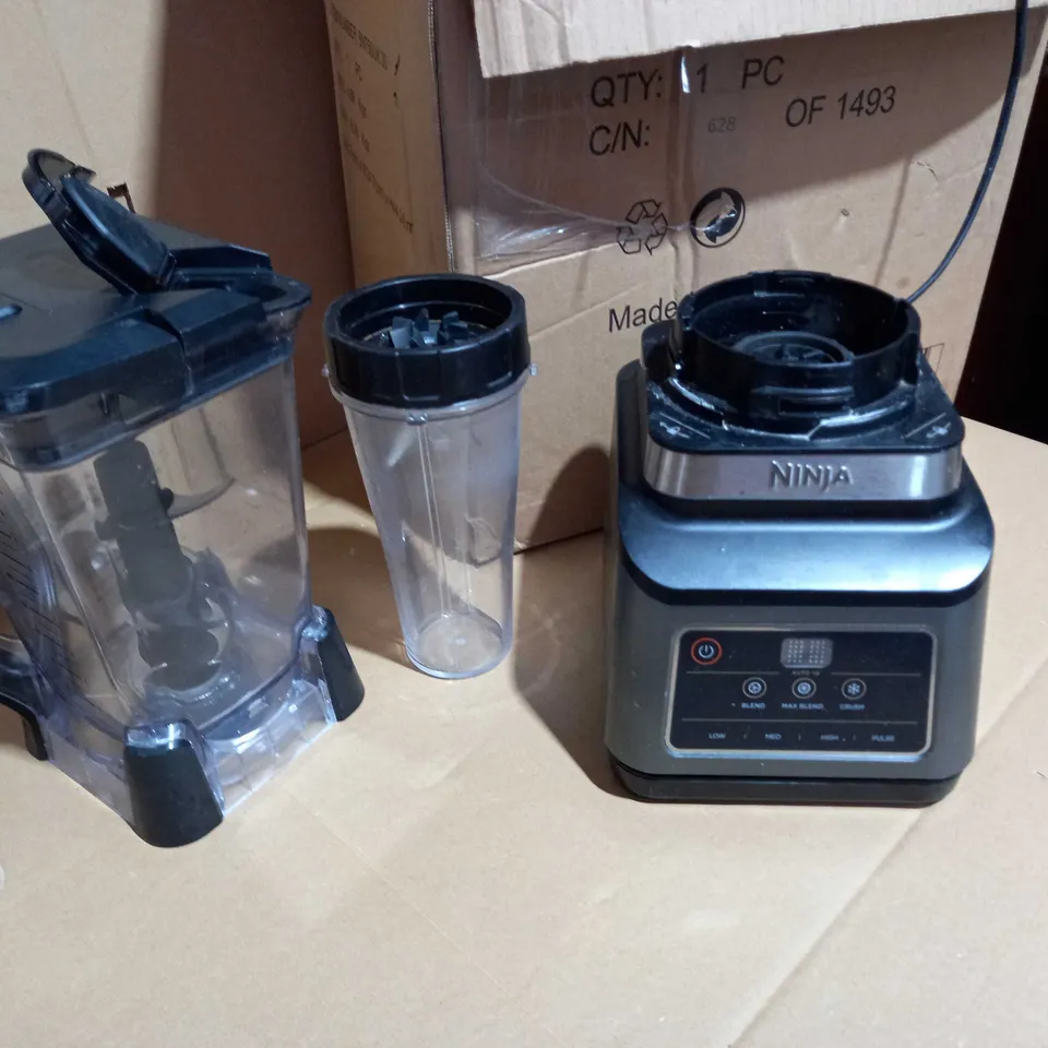 NINJA SMOOTHIE BLENDER