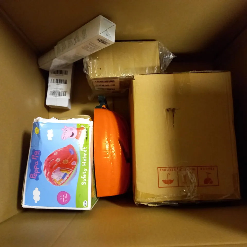 APPROXIMATELY 5 ASSORTED ITEMS TO INCLUDE PEPPA PIG SADETY HELMET, TRANSFER TAPE, LAUGHING JACK-O-LANTERN, ETC