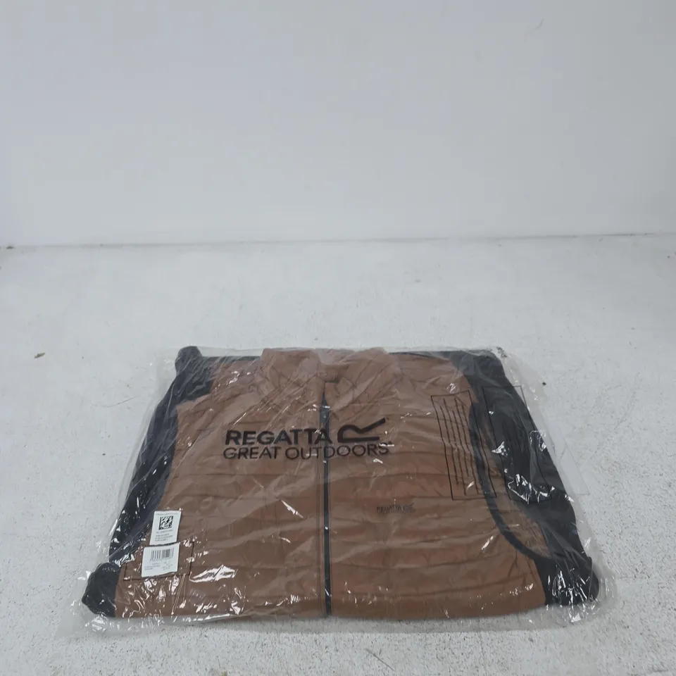 BOX OF APPROXIMATELY 20 ASSORTED ASSORTED ITEMS TO INCLUDE: REGATTA UK L JACKET