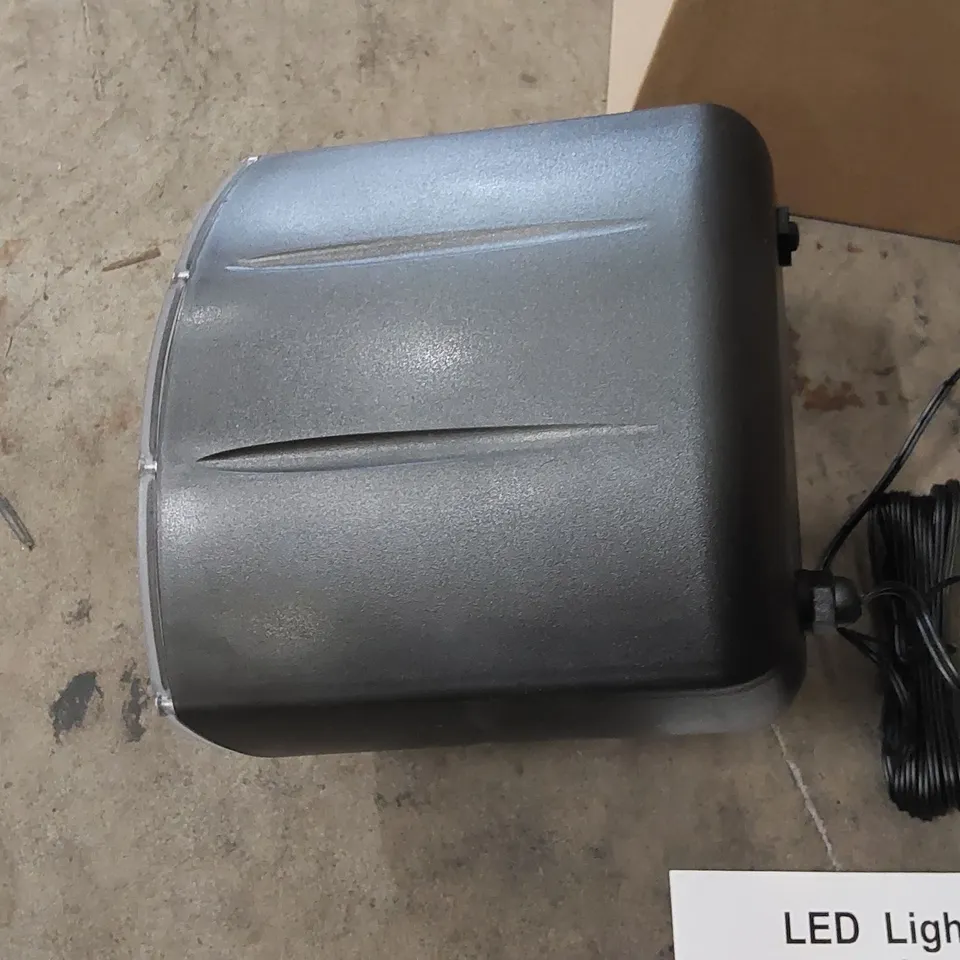 BRAND NEW BOXED LED SNOWFALL LIGHT (1 BOX)