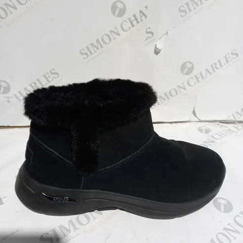 SKECHERS GO WALK ARCH FIT SUEDE CHUGGA BOOT BLACK - UK SIZE 5