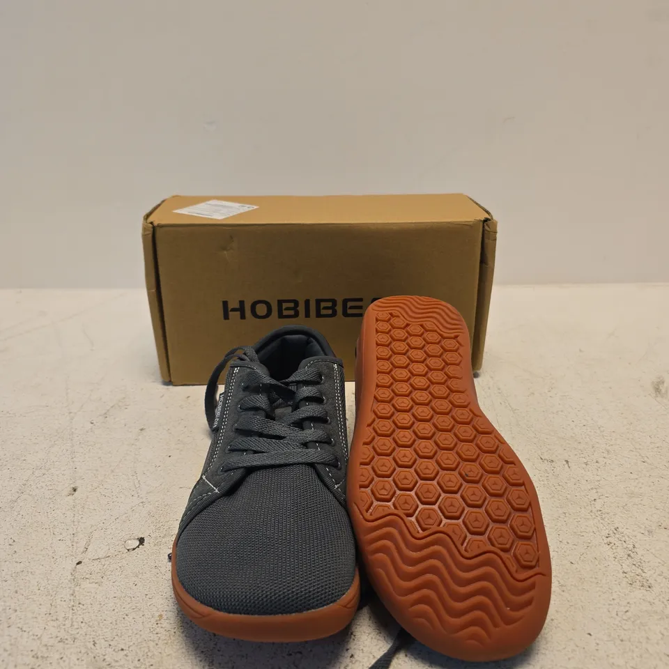 HOBIBEAR MEN'S CASUAL TRAINERS – GREY FABRIC, BOXED SIZE UK 39
