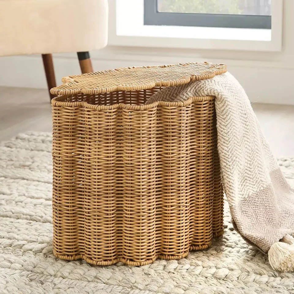 SCALLOPED BASKET WITH LID
