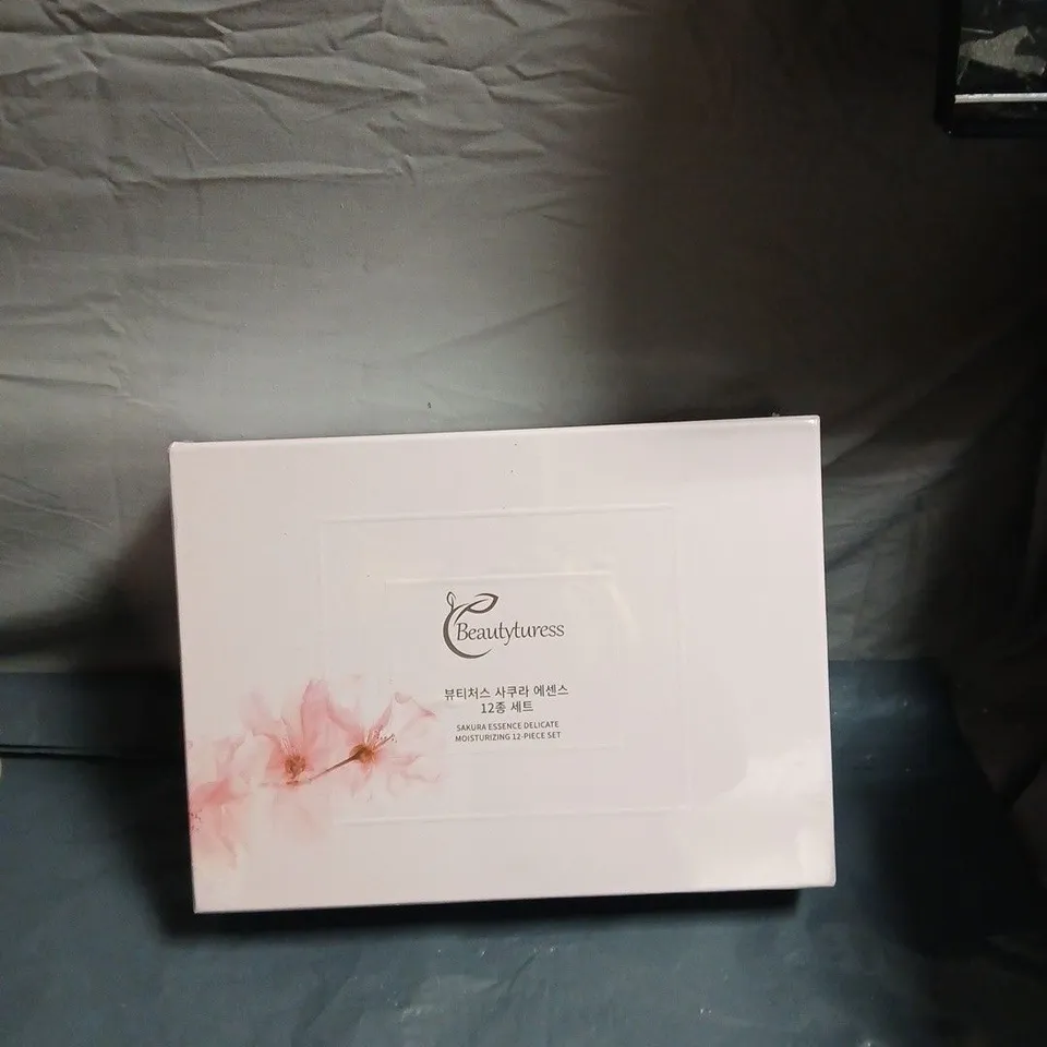BEAUTYTURESS SAKURA ESSENCE DELICATE MOISTURISING 12-PIECE SET 
