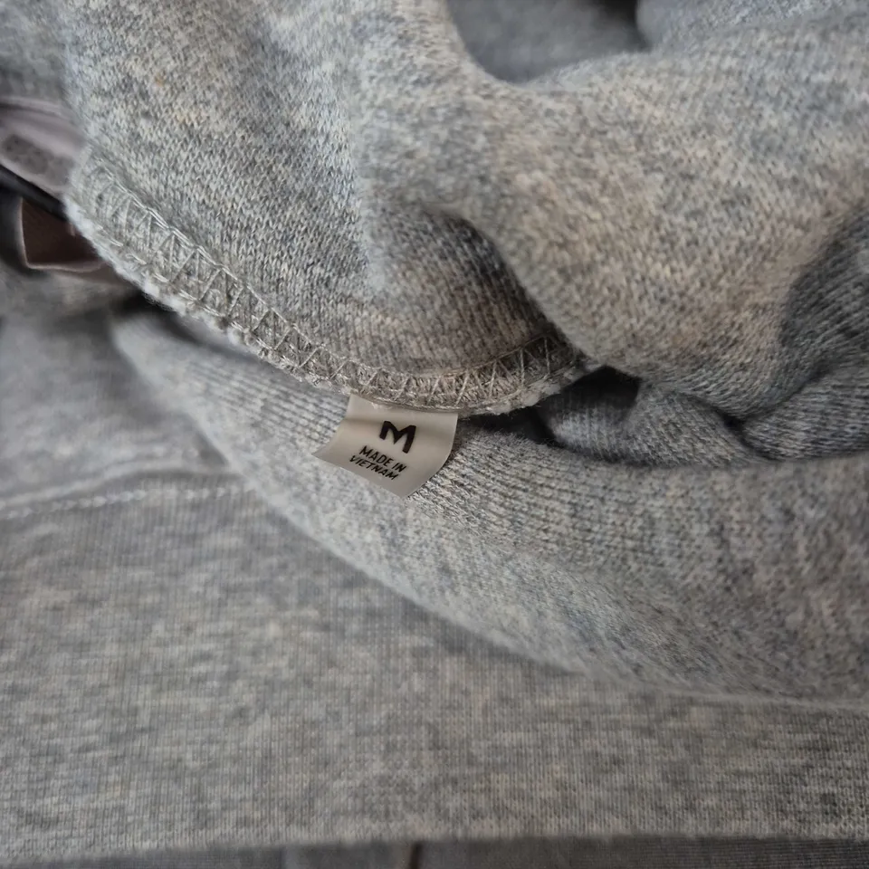 FEAR OF GOD ESSENTIALS HOODIE – GREY MARL, SIZE M