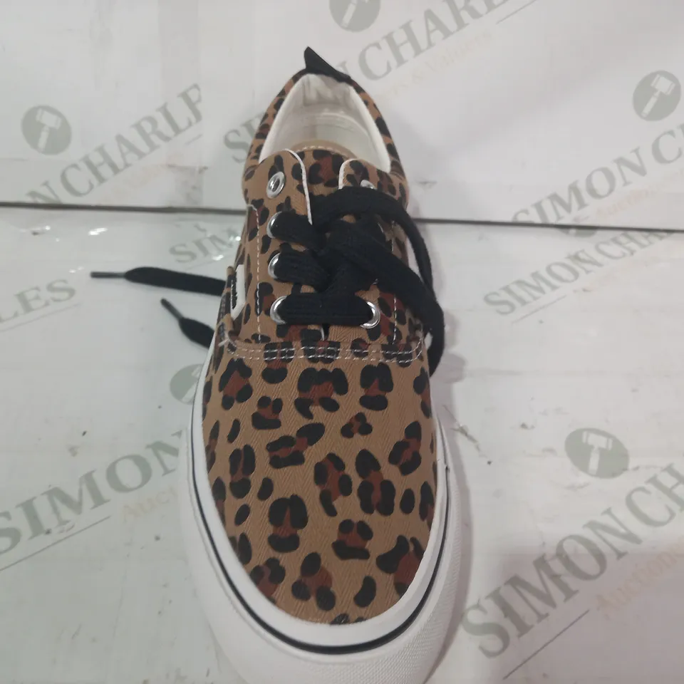 PAIR OF D.FRANKLIN ECLIPSE SHOES IN LEOPARD PRINT DESIGN UK SIZE 6