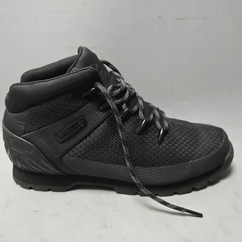TIMBERLAND BLACK BOOTS - UK 9
