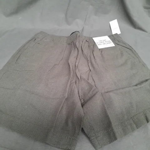 ABERCROMBIE & FITCH STRECH KHAKI SHORTS - MEDIUM