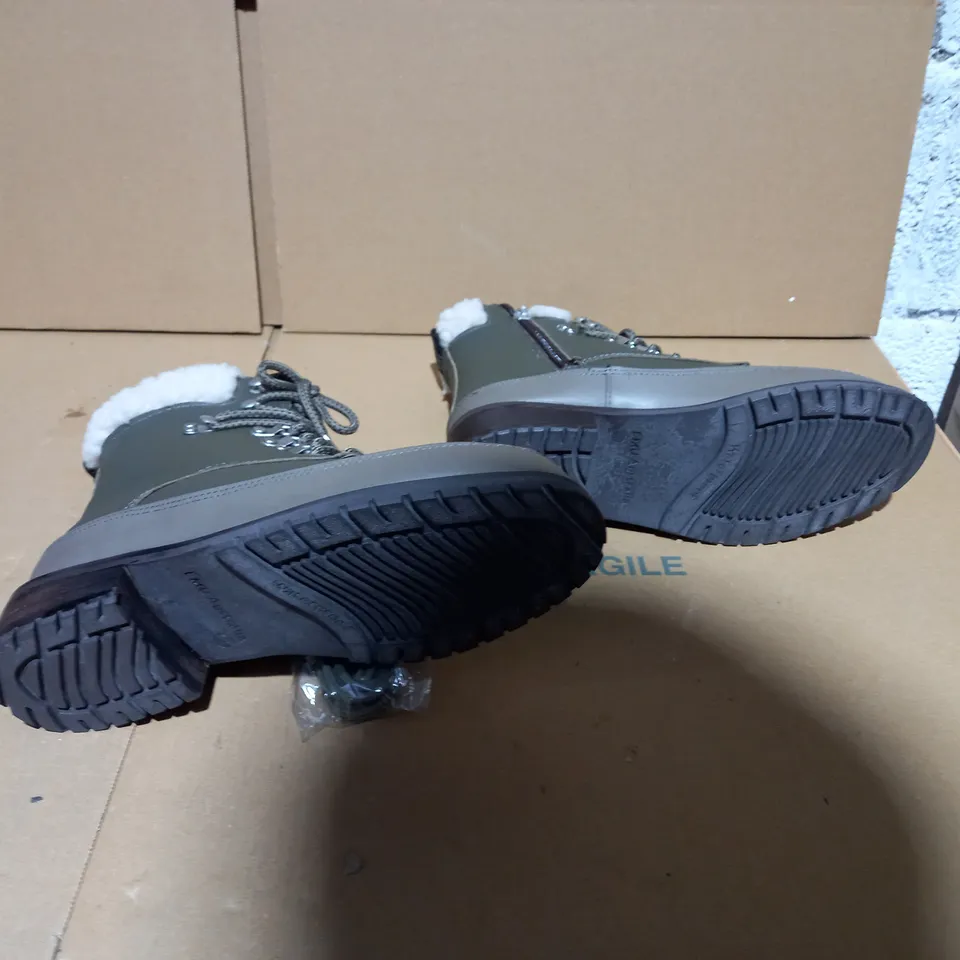 EMU AUSTRALIA OKAB DARK OLIVE BOOT SIZE 5 