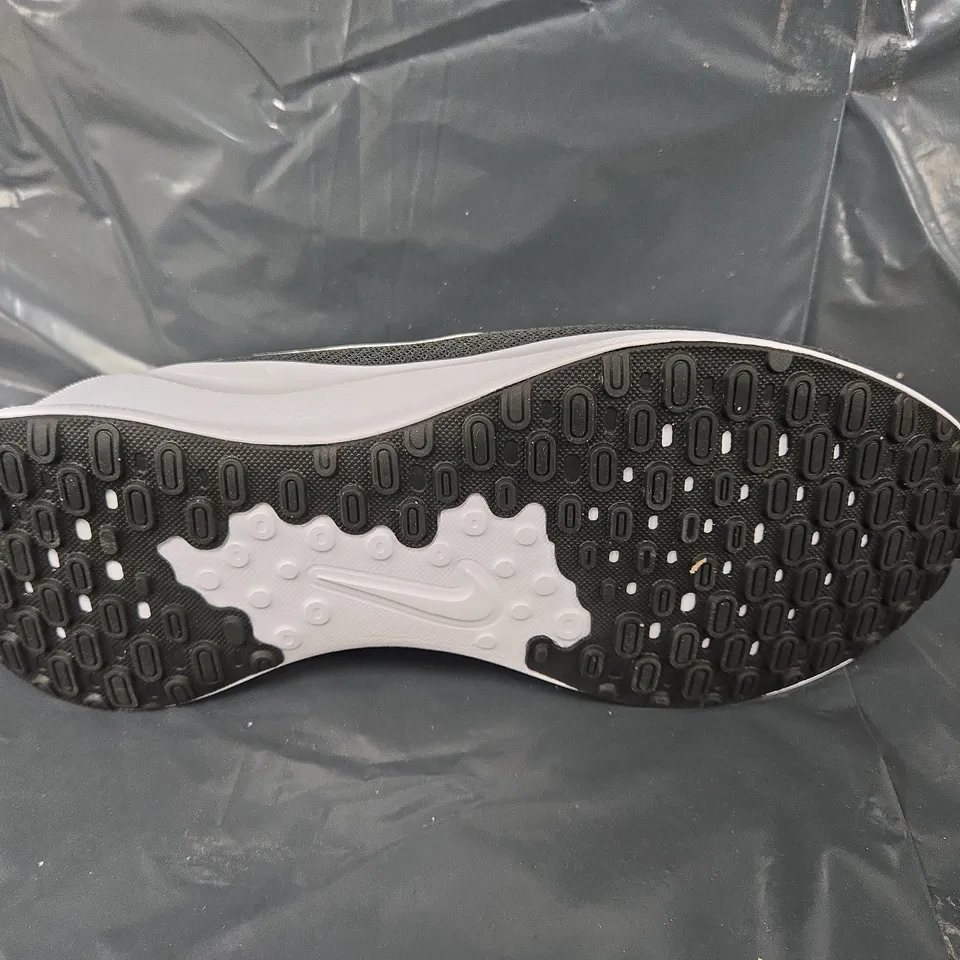 UNBOXED PAIR OF NIKE MENS REVOLUTION 7 SNEAKER IN BLACK/GREY - UK 9.5