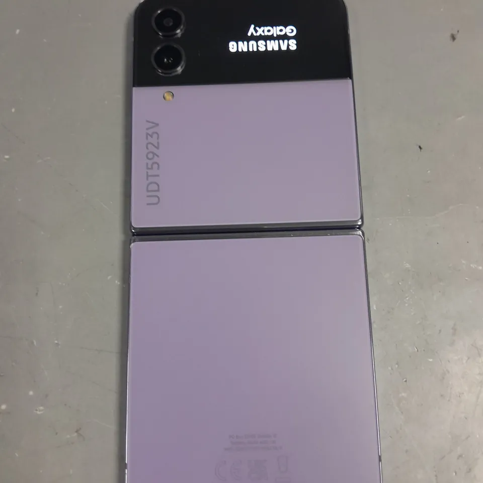 SAMSUNG GALAXY FLIP SMARTPHONE 