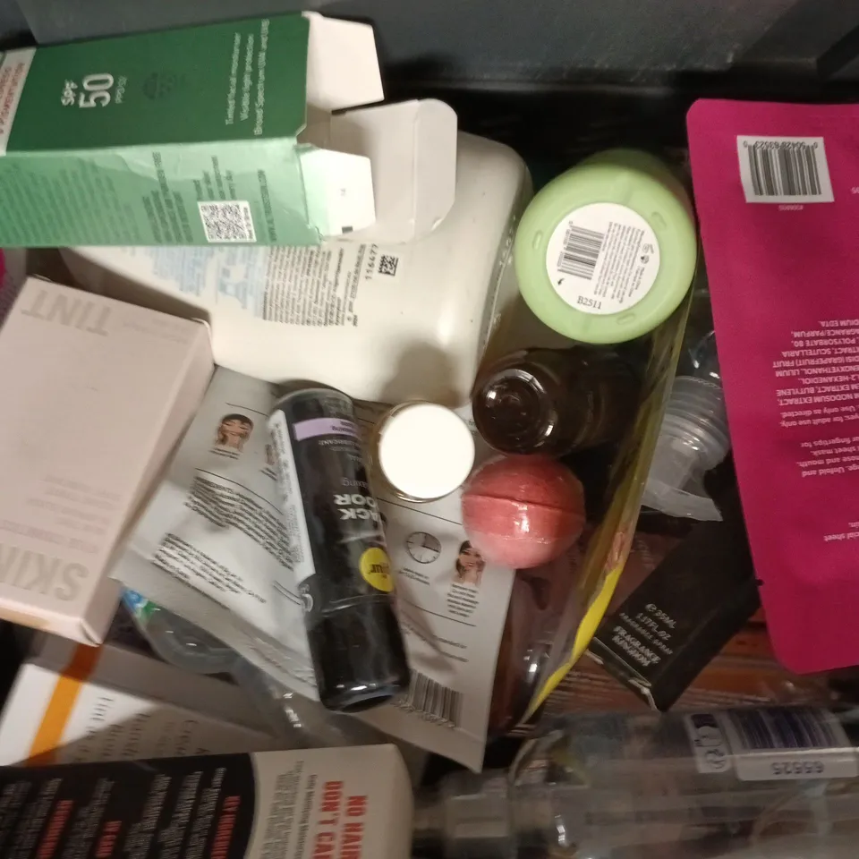 APPROXIMATELY 20 ASSORTED COSMETIC ITEMS TO INCLUDE ALTRUIST, GARNIER, ETC - COLLECTION ONLY