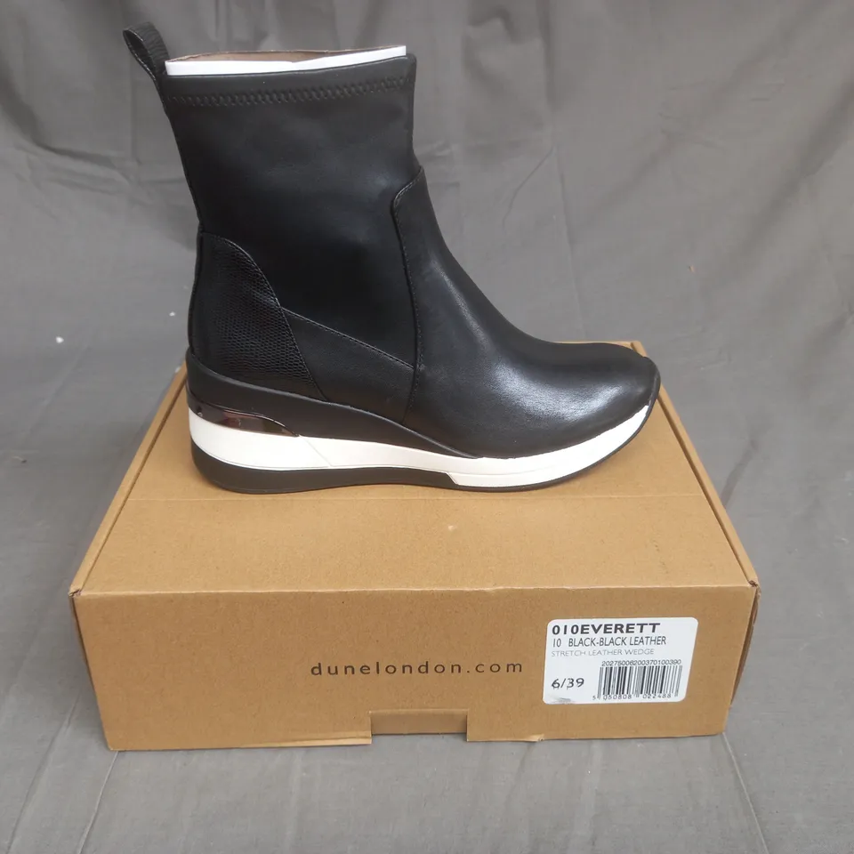 BOXED PAIR OF DUNE LONDON WEDGED BOOTS IN BLACK SIZE EU 39