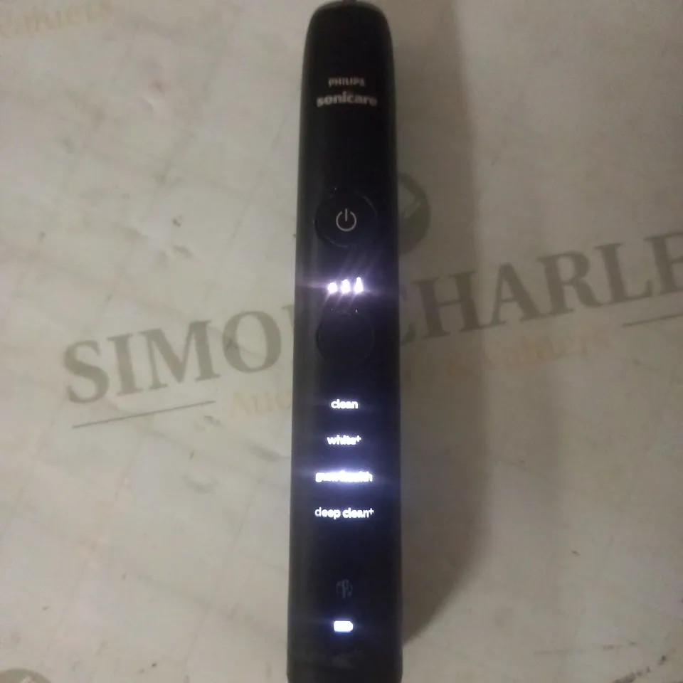 PHILIPS SONICARE DIAMONDCLEAN ELECTRIC TOOTHBRUSH