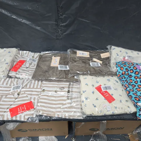 BOX OF APPROXIMATELY 10 ASSORTED BAGGED PIECES OF CLOTHING IN VARIOUS STYLES, SIZES, AND BRANDS